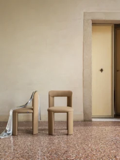 Amia Chair