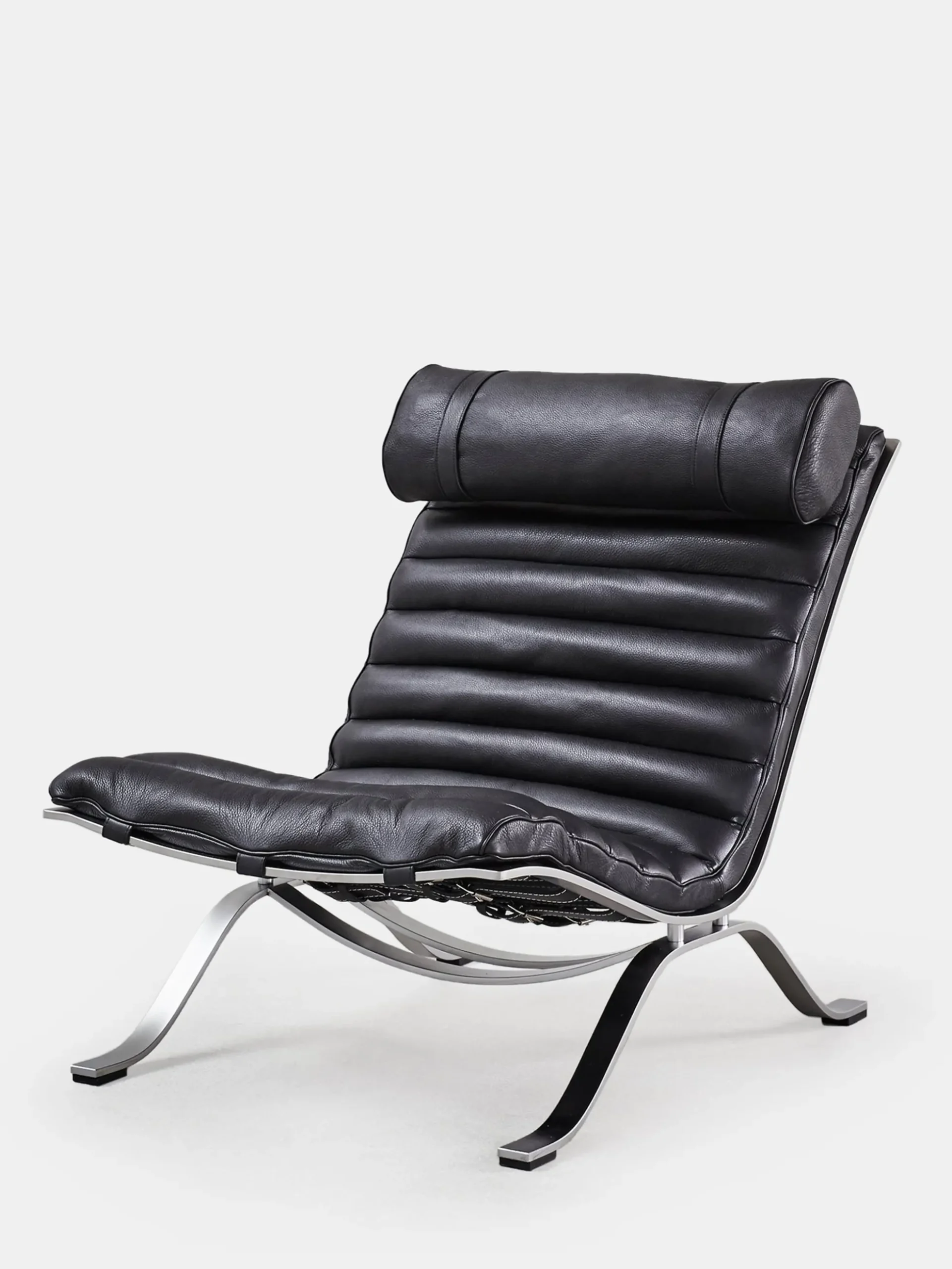 Ari Armchair