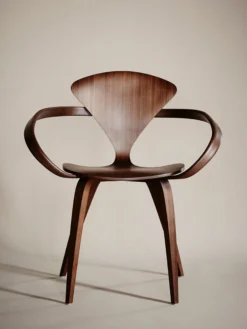 Armchair – Classic Walnut