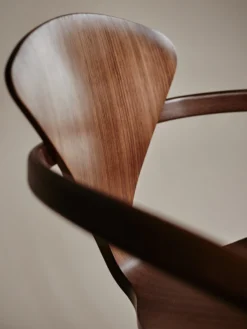 Armchair – Classic Walnut