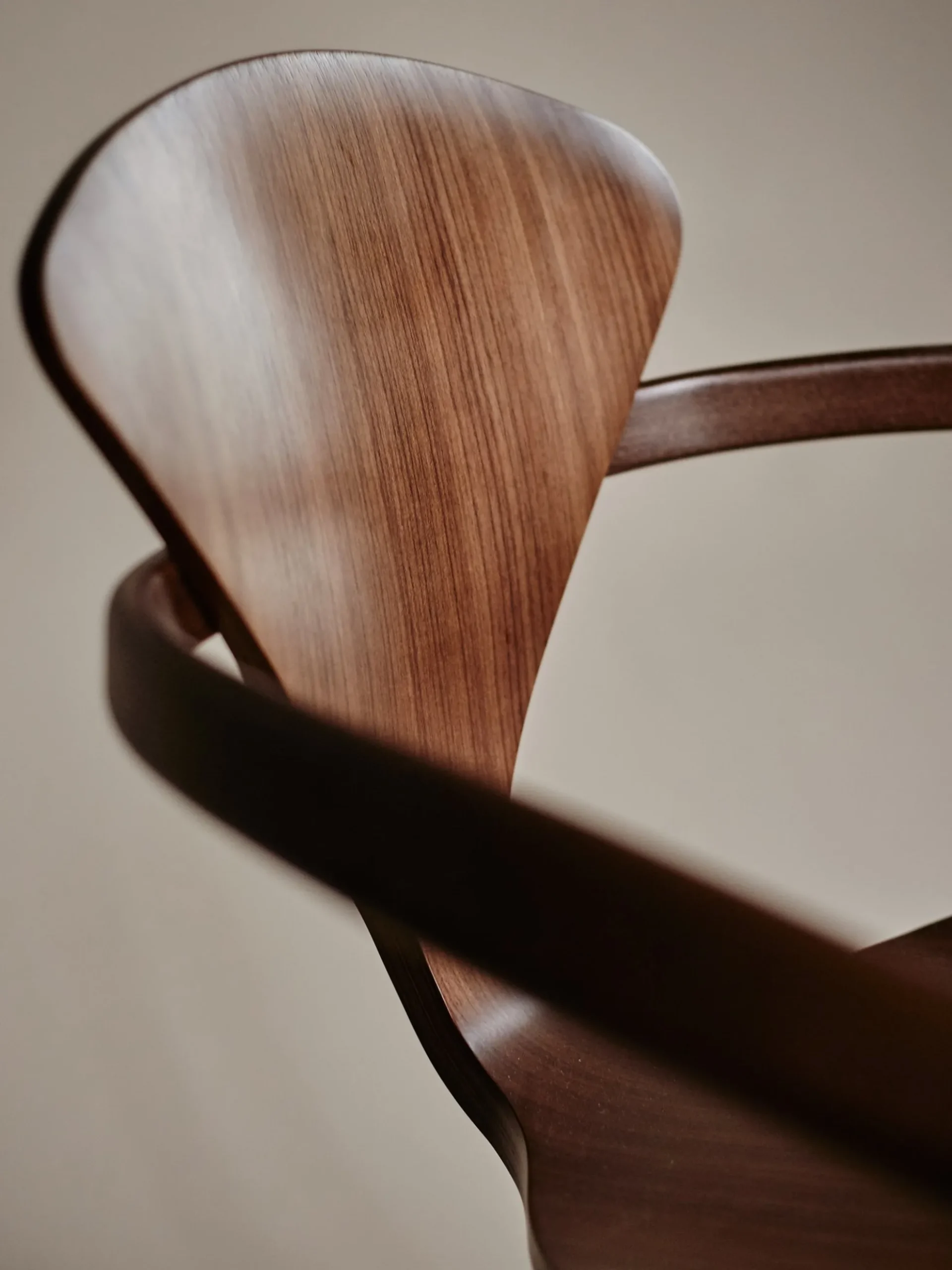 Armchair – Classic Walnut
