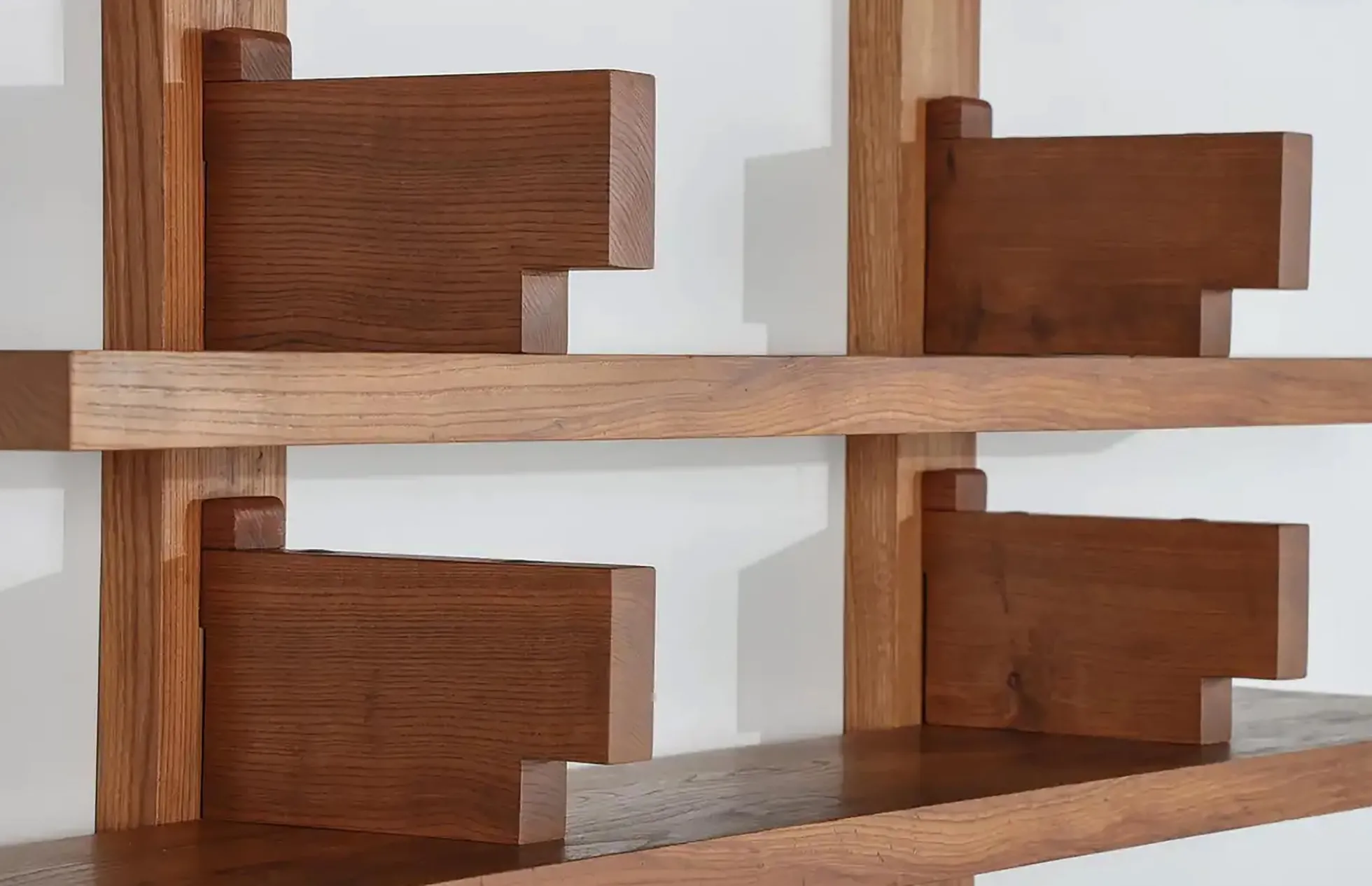 B17 Bookshelf