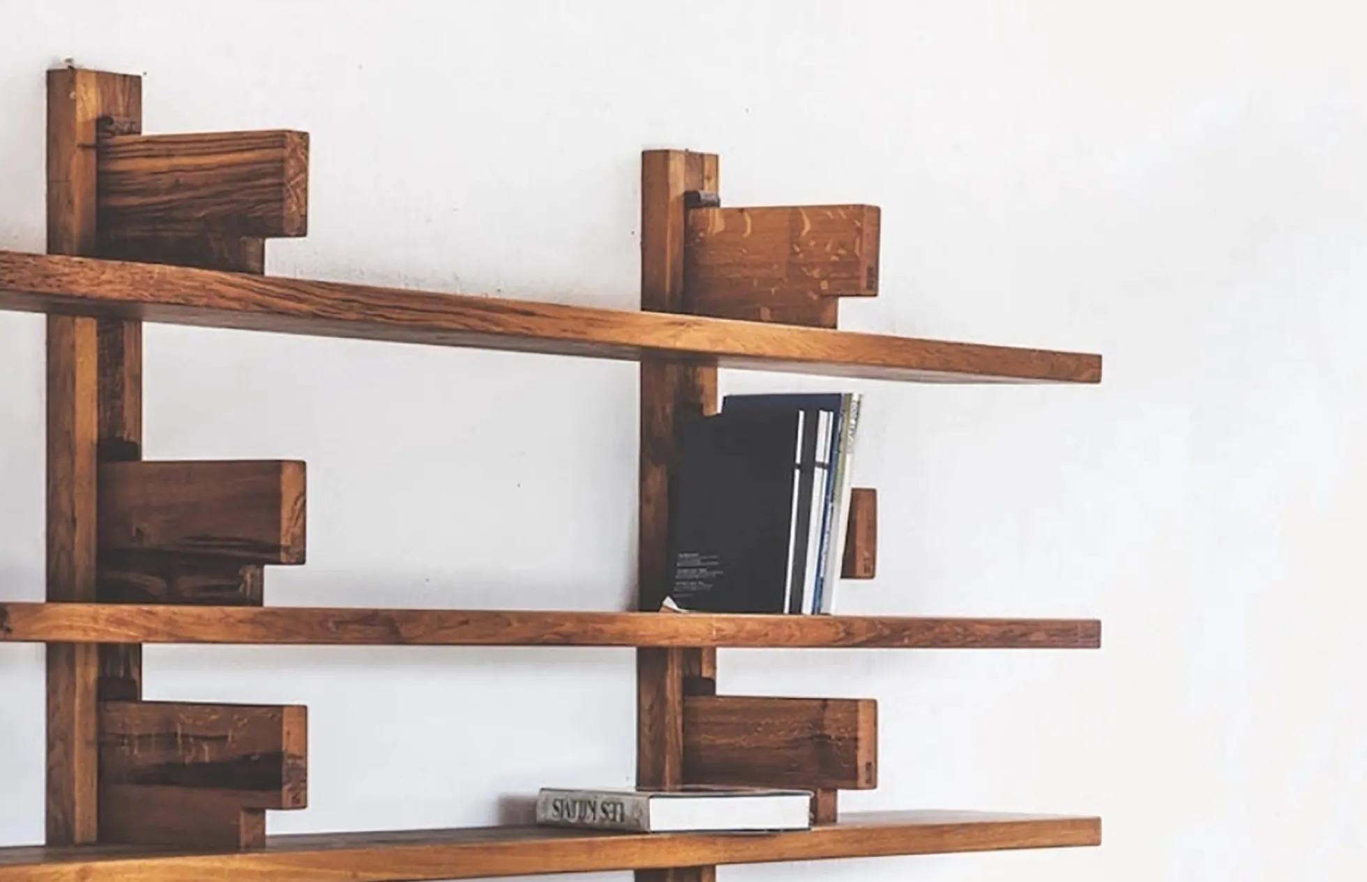B17 Bookshelf