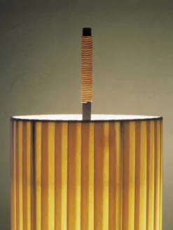 Dórica Floor Lamp