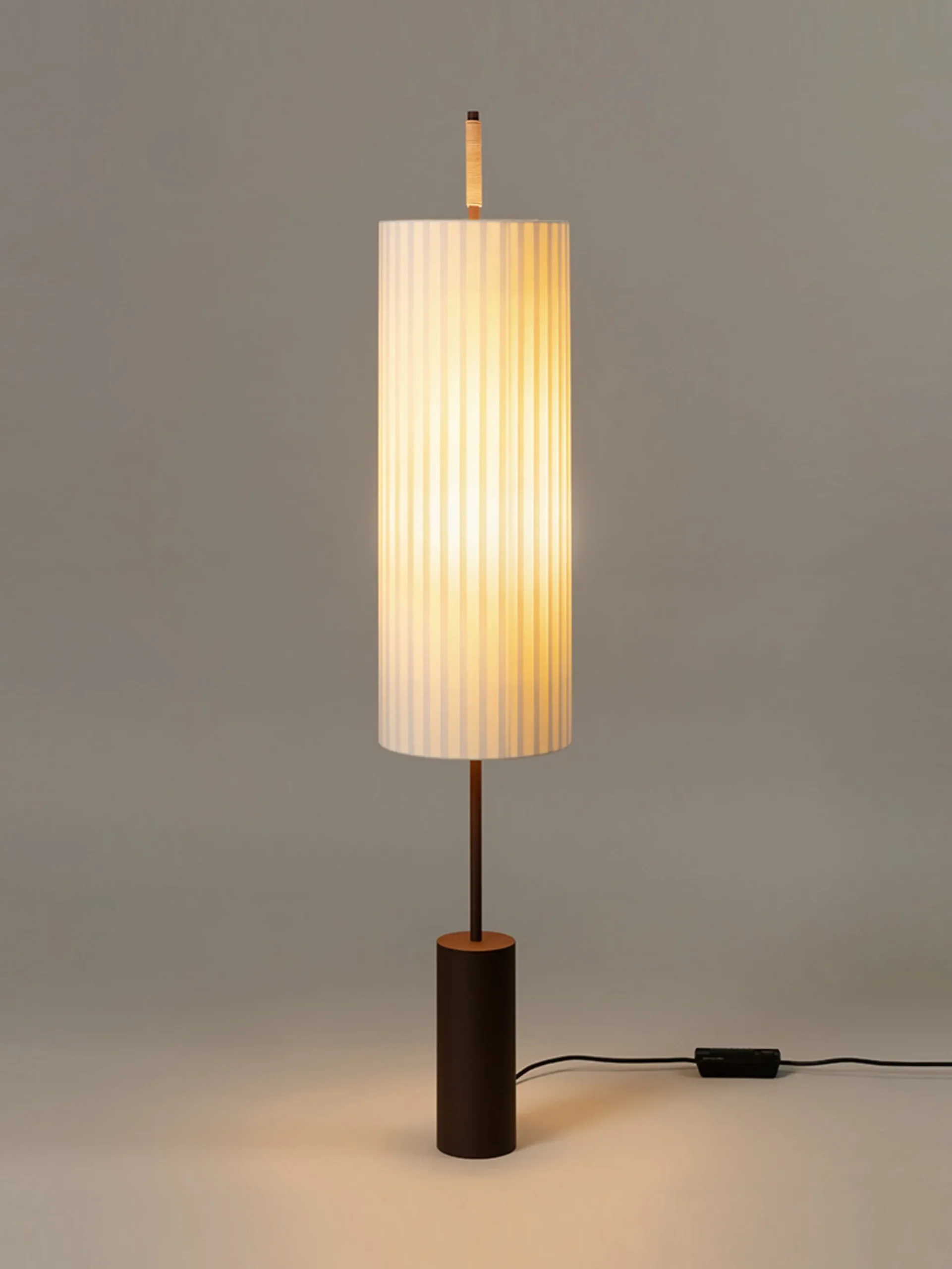 Dórica Floor Lamp