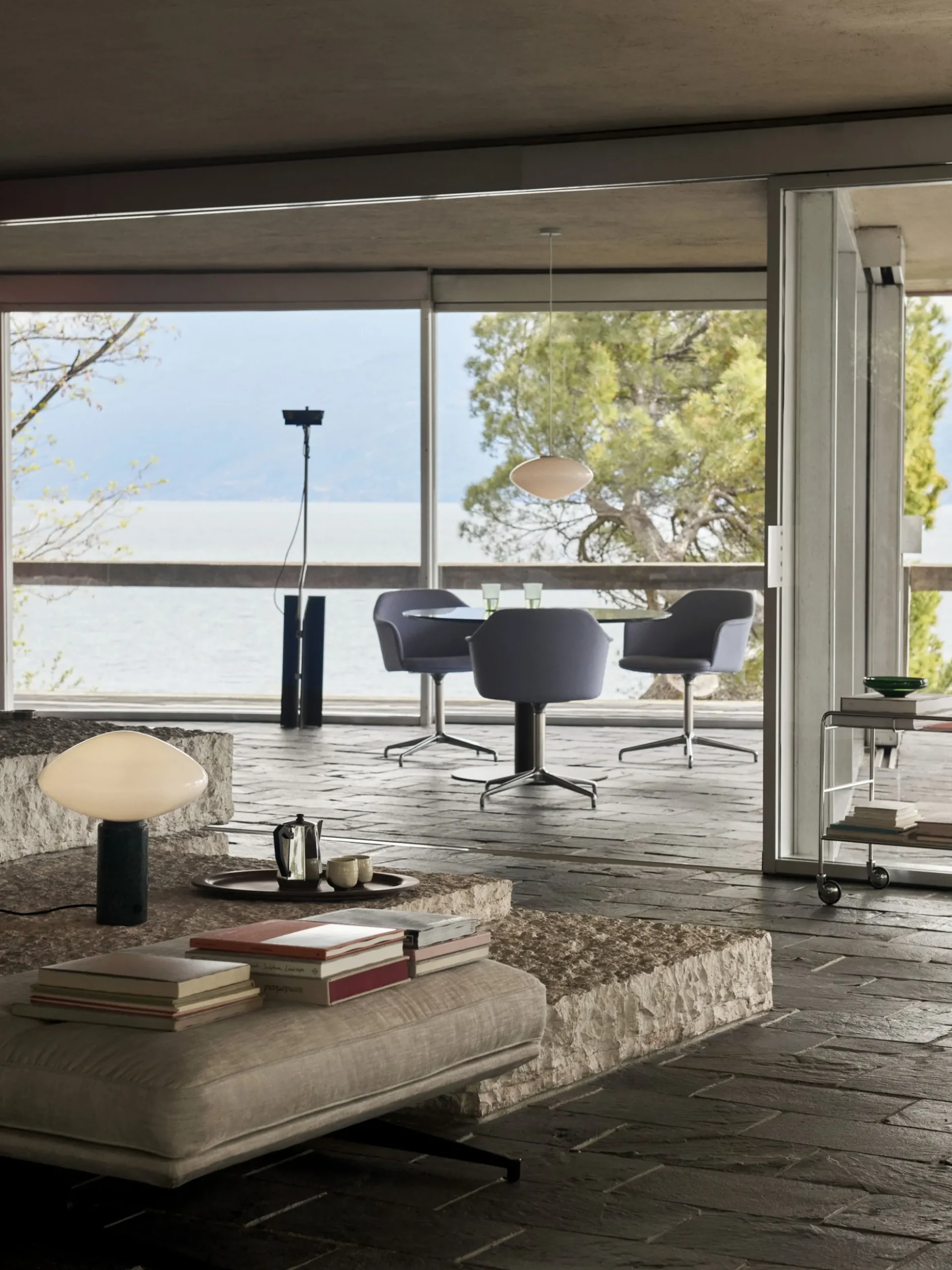Inland AV32 Pouf