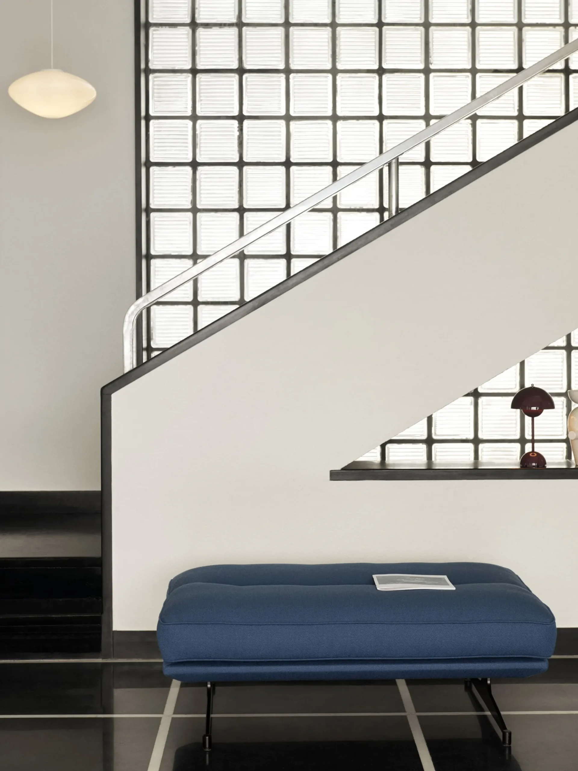 Inland AV32 Pouf