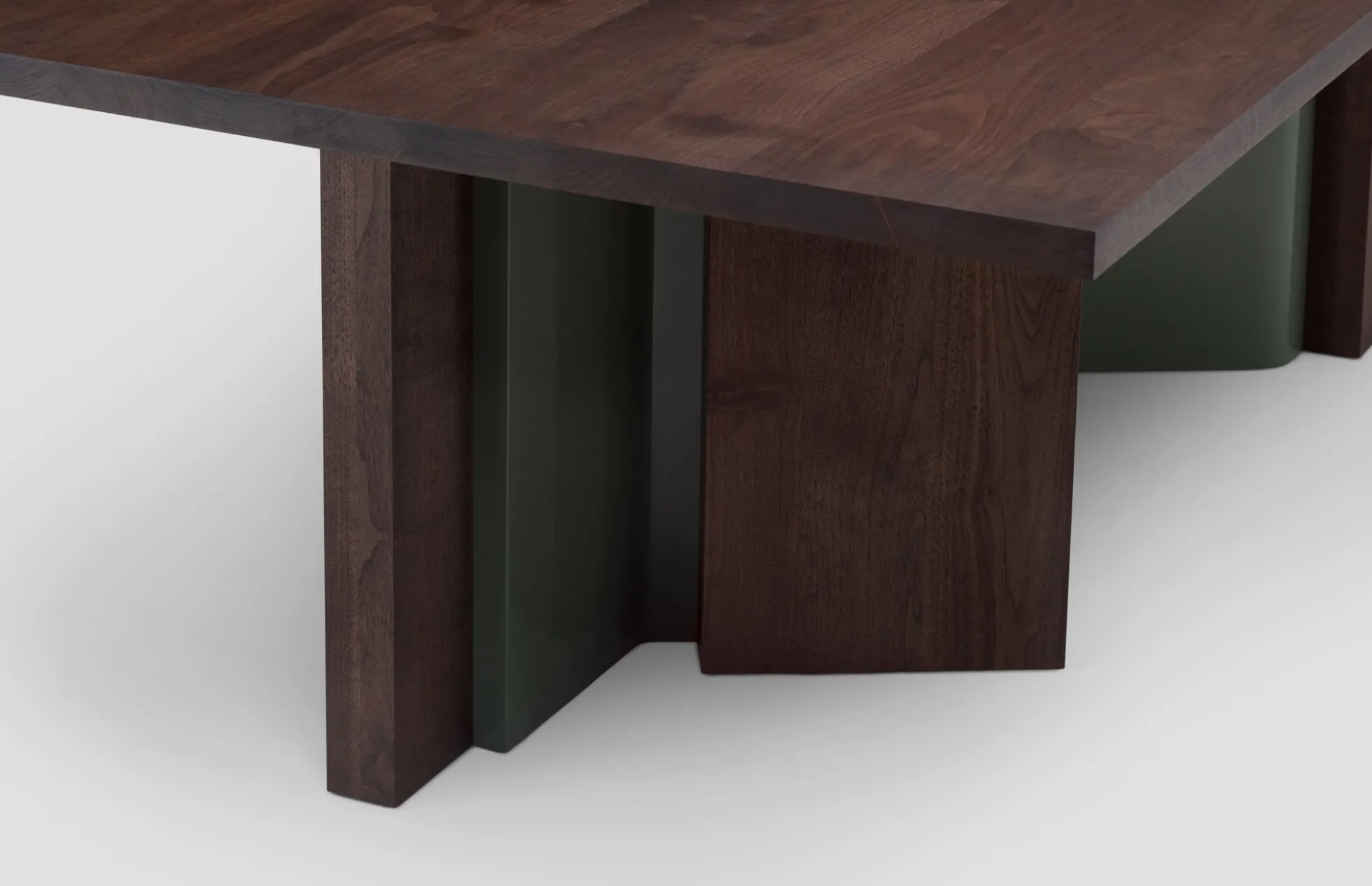 Izar Dining Table
