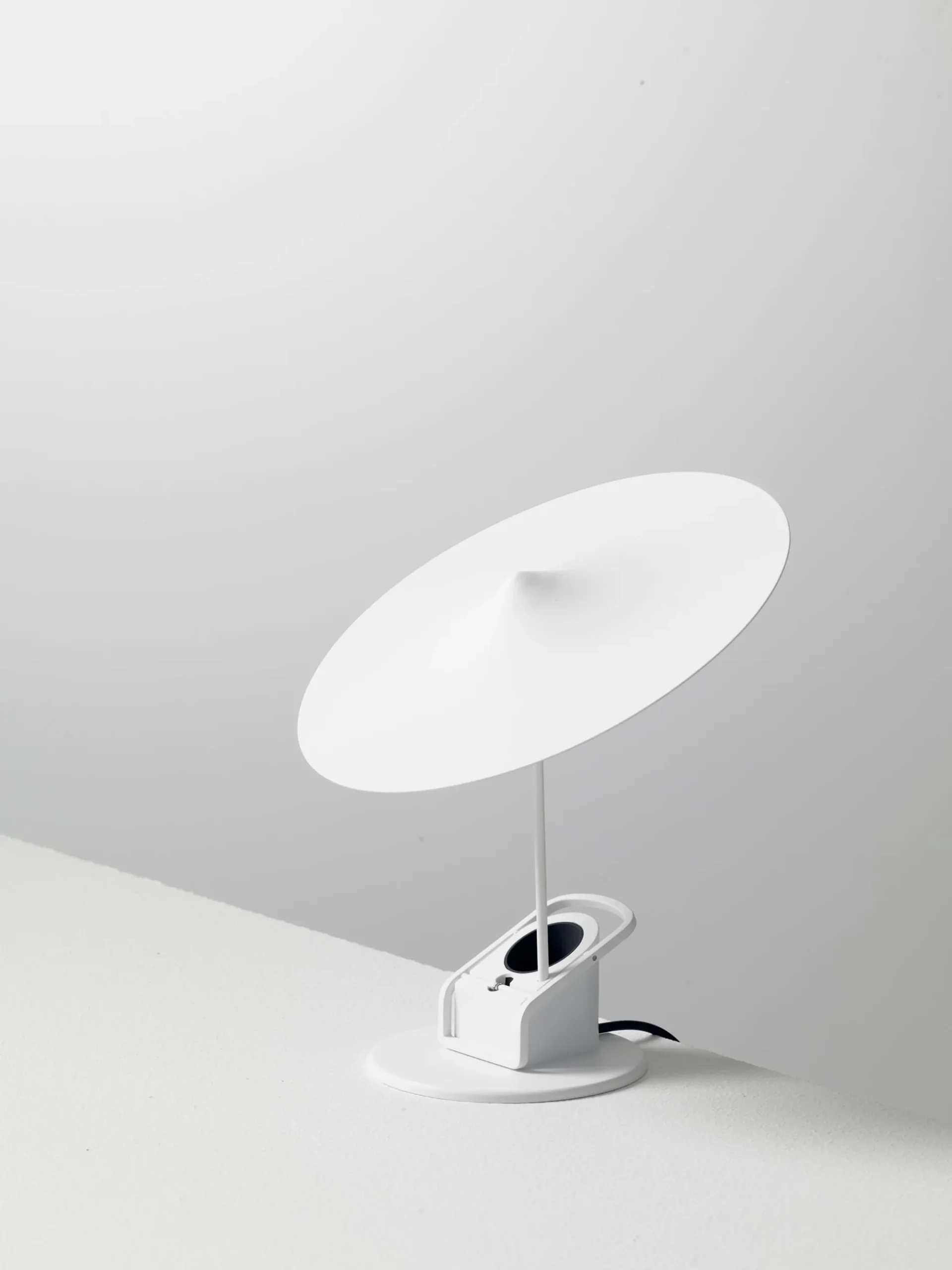 Île w153 Table Lamp