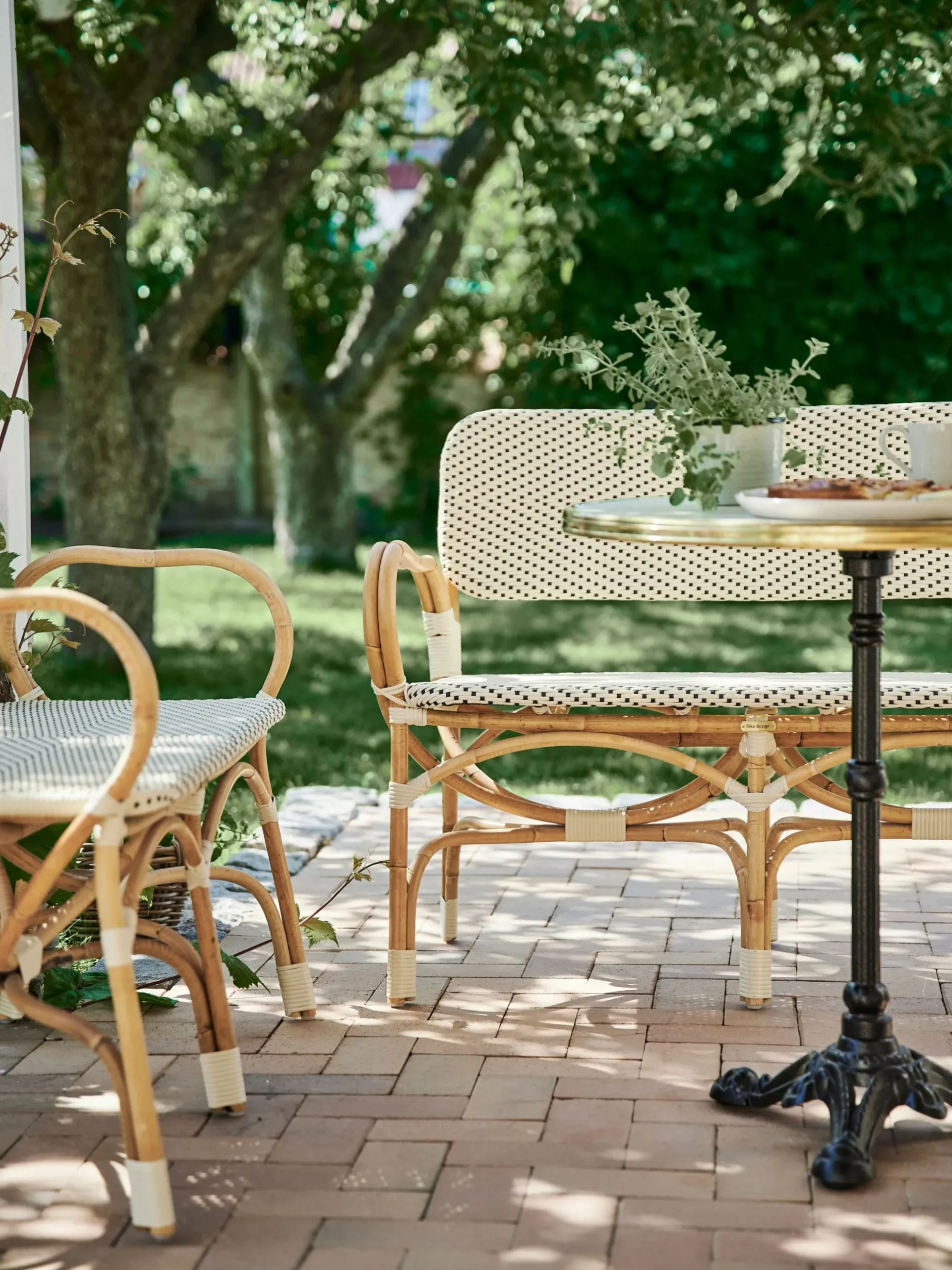 Lyon Café Table