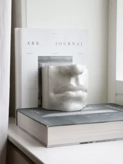 Mouth Bookend