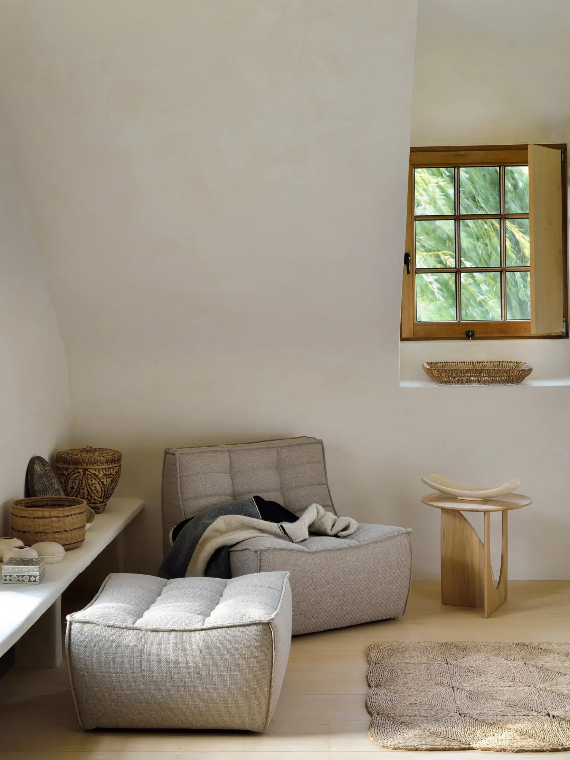 N701 Footstool