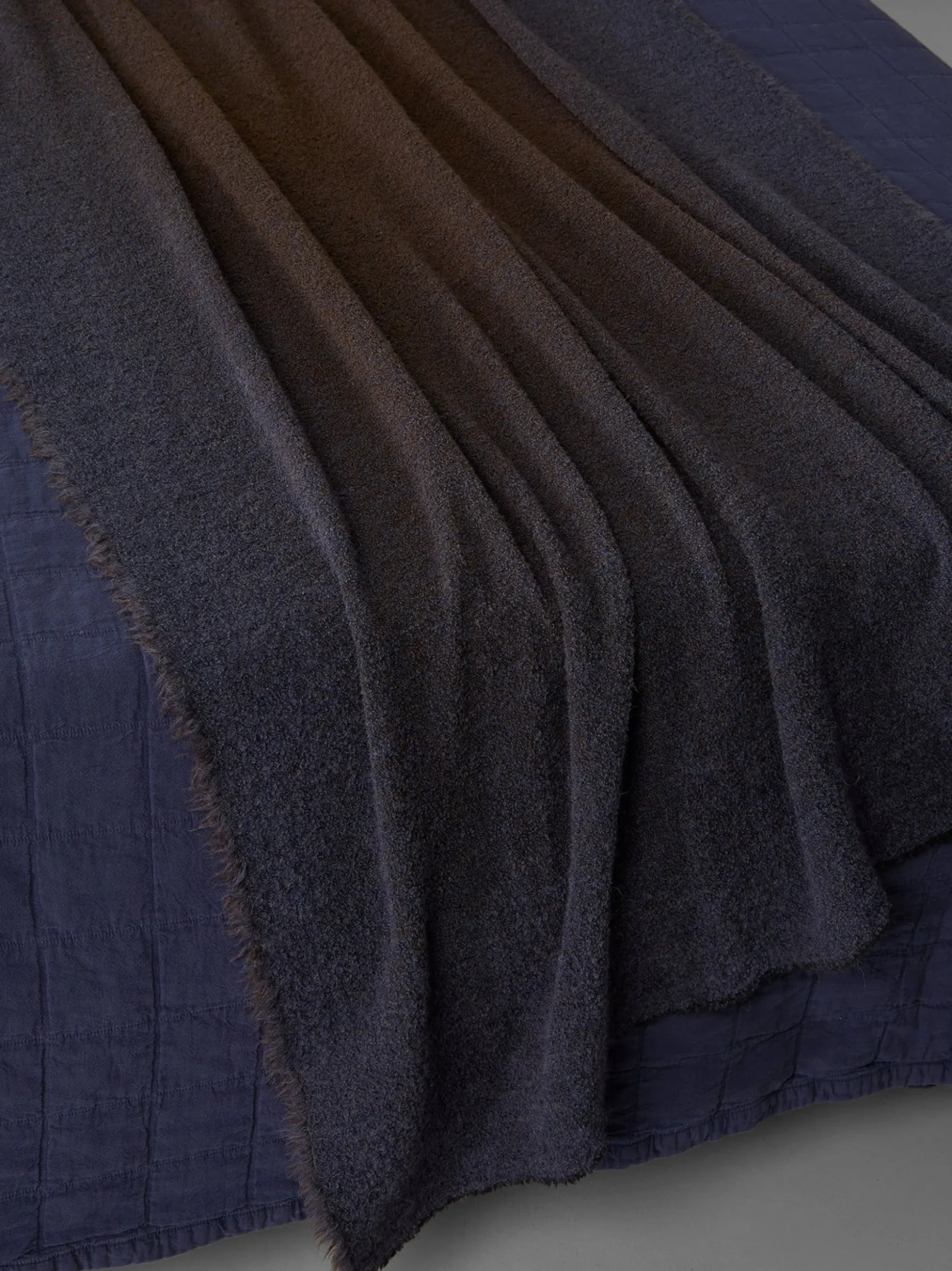 Nuance Throw 130x180 cm - Tuareg