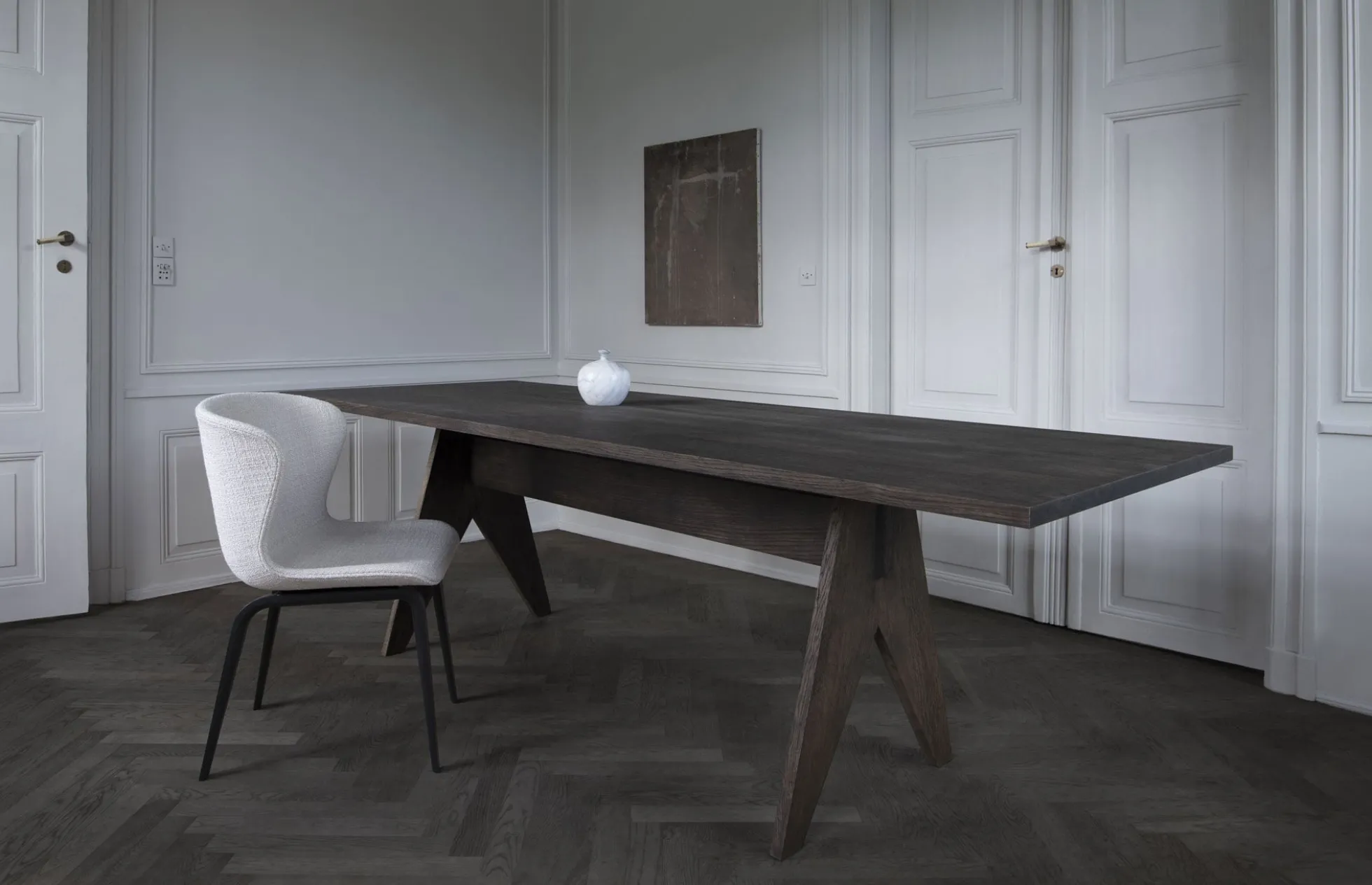 Pose Dining Table