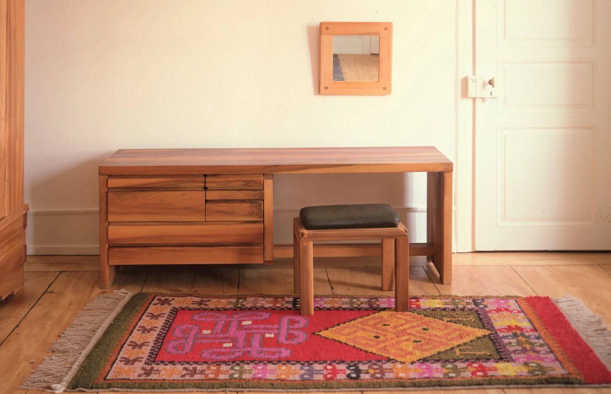 R05 Desk