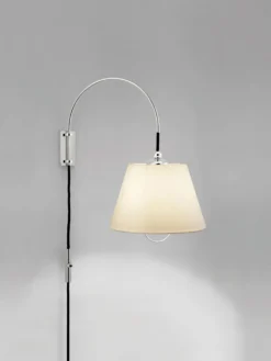 Reibe Wall Lamp