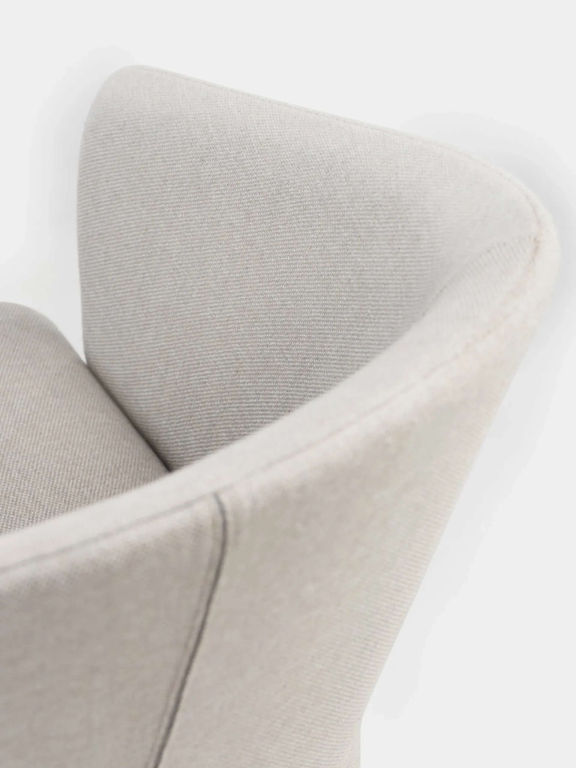 Saia Lounge Chair